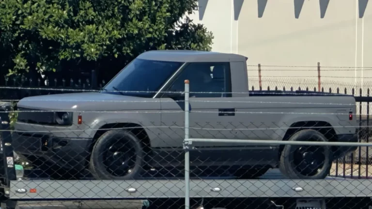 Slate-Auto-Prototype-2025-Professional-Pickup-1035x582-1