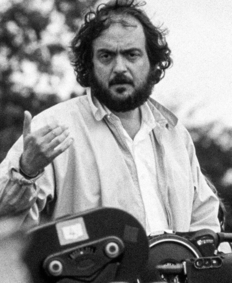 Kubrick_on_the_set_of_Barry_Lyndon_281975_publicity_photo29_crop