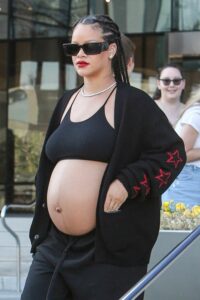 rihanna-baby-bump-070723-d717ed46c2644341944e9d14650b7103-1