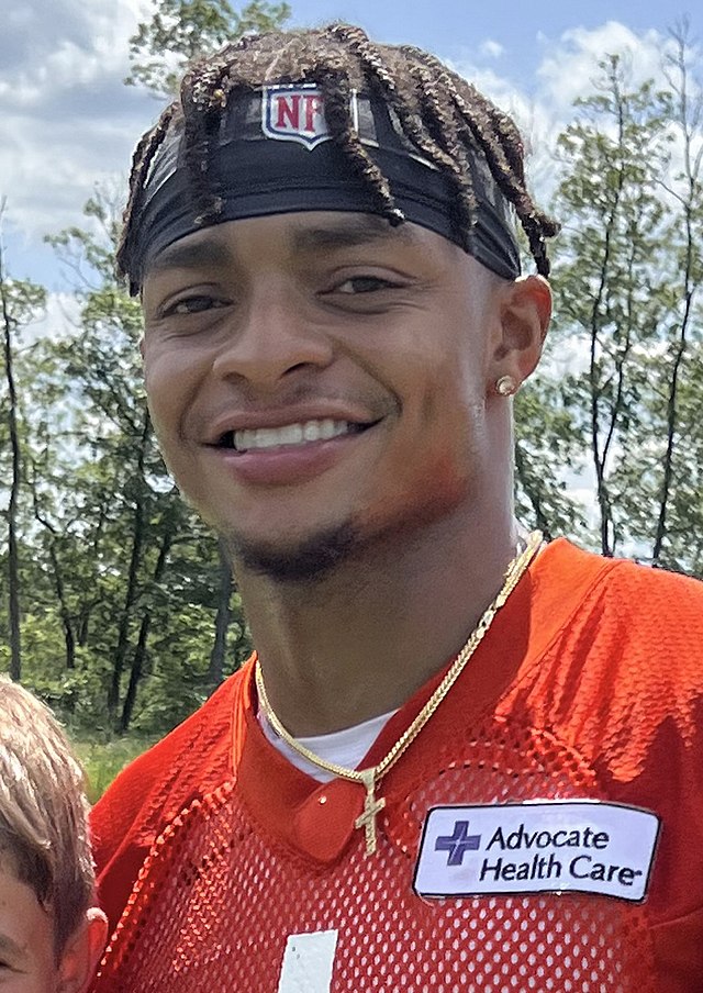 Justin_Fields_2022_Bears_Camp_cropped