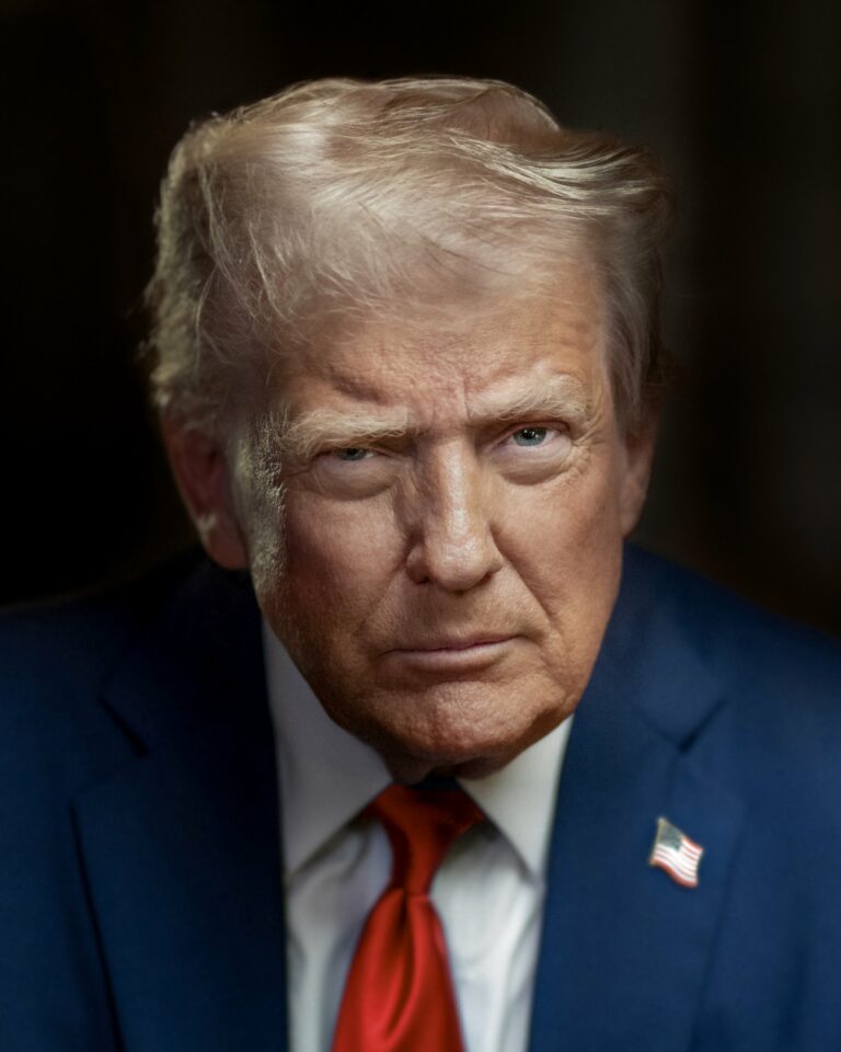 Official_Presidential_Portrait_of_President_Donald_J._Trump_28202529