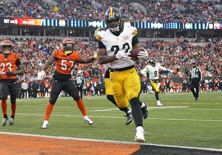 Steelers-Bengals-Football-36_1759448955
