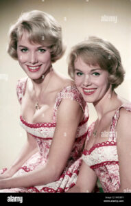 alice-und-ellen-kessler-die-kessler-zwillinge-sngerinnen-und-tnzerinnen-deutschland-1959-alice-and-ellen-kessler-are-the-kessler-twins-singers-and-dancers-germany-1959-WRD8F9